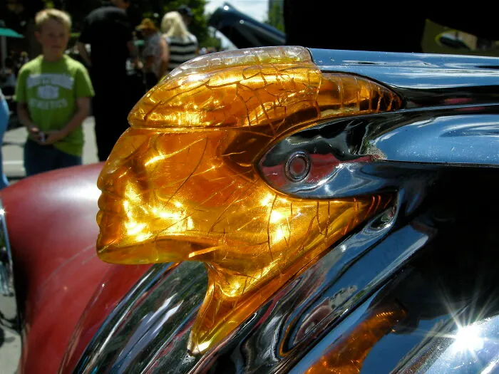 Adorno de capó de un Pontiac Chieftain de 1950