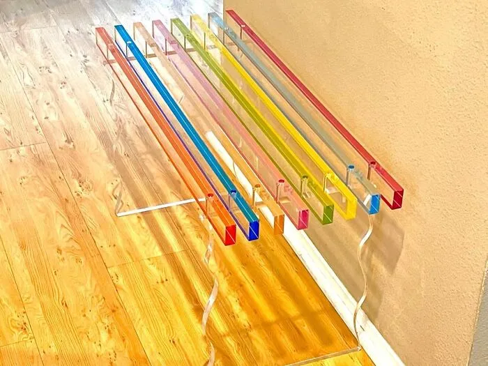 Adding A Pop Of Unexpected, Modern Cool To Your Entryway Is Effortless With A <a Style="Display:inline;" Href="Https://Www.amazon.com/Tomtree-Entryway-Acrylic-Storage-Rainbow/Dp/B0cbrys7rf?ie=utf8&th=1&linkcode=ll1&tag=bpbobcat-20&linkid=c850b4528baa7ec368bb1b01567747cf&language=en_us&ref_=as_li_ss_tl" Target="_blank">  <span Style="Font: Inherit; Color: #d74b1f;"> Colorful Acrylic Entryway Bench</Span>
