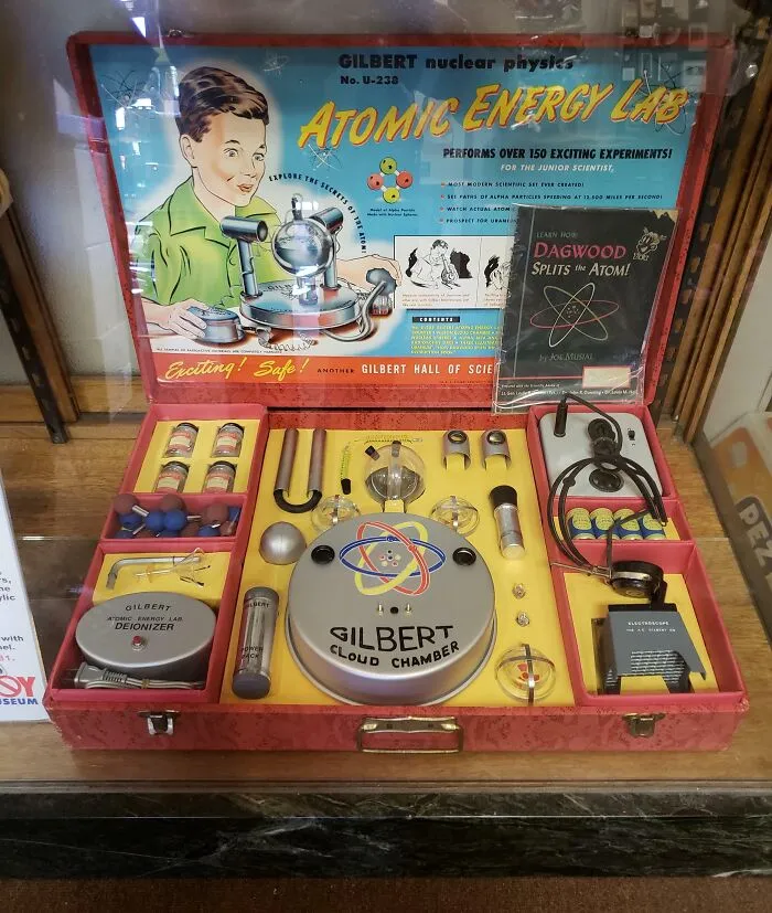 Kit de juguetes científicos para niños prohibido en 1951, que costaba 51 dólares.
