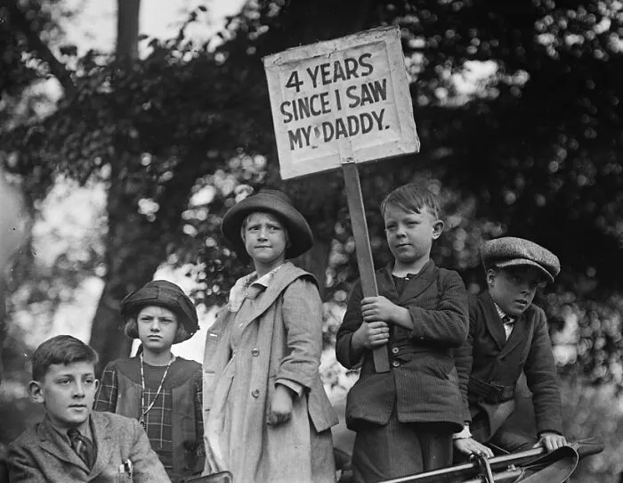 Picketers At White House With Sign- "4 Years Since I Saw My Daddy.", Washington, D.C., 1922
