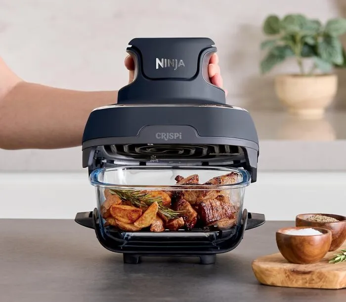 Your Leftover Pizza And Lonely Chicken Nuggets Are About To Enter Their Crispy Era Thanks To The <a Style="Display:inline;" Href="Https://Www.amazon.com/Ninja-Microwave-Dishwasher-Containers-Fn101gy/Dp/B0dddd8wd6?th=1&linkcode=ll1&tag=bpkiwi-20&linkid=ed27db445b9731c143fe63706e903e4c&language=en_us&ref_=as_li_ss_tl" Target="_blank">  <span Style="Font: Inherit; Color: #d74b1f;"> Crispi 4-In-1 Glass Air Fryer </Span>
