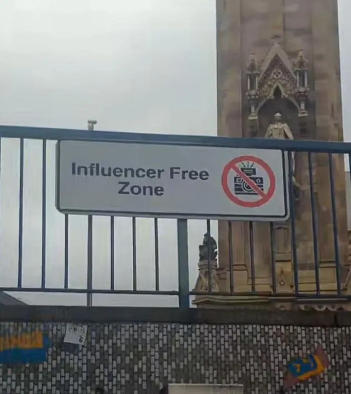 Este túnel en Belfast es una "zona libre de influencers"