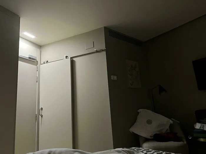 Four Star Hotel Was Doing Electrical Work At 1 Am, When They K**led The Power The Emergency Light Turned On. Stayed On Till 5:30 Am