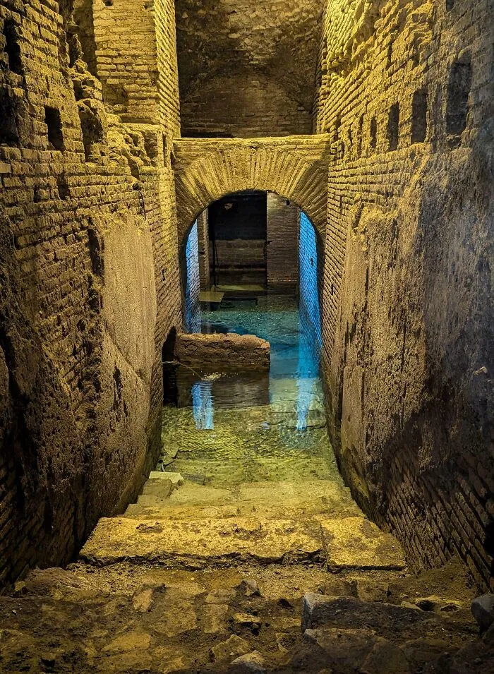 En Italia, bajo la Fontana de Trevi hay una enorme casa romana excavada