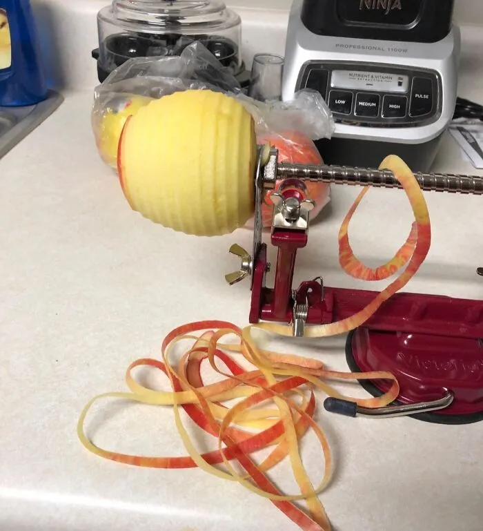 The Ambitious Apple Pie Recipe That's Been Mocking You From Your Pinterest Board Is About To Be Conquered With An <a Style="Display:inline;" Href="Https://Www.amazon.com/Victorio-Kitchen-Products-Vkp1010-Stainless/Dp/B001dltd1c?ie=utf8&th=1&linkcode=ll1&tag=bpbird-20&linkid=3598719c771d58880960e11a60592659&language=en_us&ref_=as_li_ss_tl" Target="_blank">  <span Style="Font: Inherit; Color: #d74b1f;"> Apple Peeler And Corer </Span>