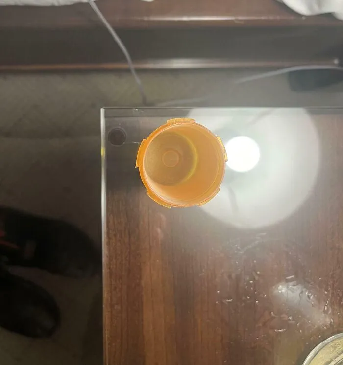 El personal de limpieza de mi hotel me robó todos mis medicamentos recetados