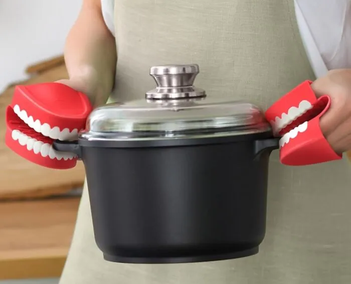 Give Your Kitchen The Delightfully Unsettling Vibe It's Been Missing With Some <a Style="Display:inline;" Href="Https://Www.amazon.com/Genuine-Fred-Chattering-Resistant-Accessory/Dp/B0cvfhq4qw?dib=eyj2ijoimsj9.a3wz2puljxpl-Pbxd157i4-7gtzvxyxjjk0nanrfevpblglwznewsibzkqdztc_0sur67hxrj1wmuwp_chp9kvyfcolajjcpnppimb751fz2lhthfm30eto3awktbjxkwakdfrlmu3lntvroaib0lvmpruzc7qh5cixbhg73r7uxluiiw1_qb9j-Shcx3v1qvqlpleldezvlj2qv-Gaxy-V8-Xdidc2aqccqzcyuf6ymohfq03an026qms_sexkpvcefk_tti7zb5undunoouotghvkugcgg_tj1dajlpqs.emkyrjrsqk3djv_lhsjmqkjgedgs6brumdwnpxrgmoq&dib_tag=se&keywords=weird+kitchen+gadgets&qid=1753430311&sr=8-10&linkcode=ll1&tag=artandesignews-20&linkid=2cc05bc70955686f90974e7e71279abc&language=en_us&ref_=as_li_ss_tl" Target="_blank">  <span Style="Font: Inherit; Color: #d74b1f;"> Silicone Denture Pot Holders </Span>
