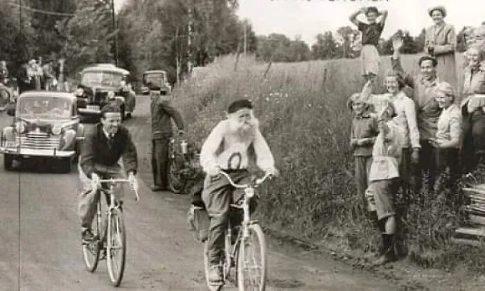En 1951, a un hombre de 66 años no se le permitió participar en una carrera ciclista de 1800 km por ser "demasiado viejo". Se presentó de todos modos y ganó la carrera pedaleando durante días sin dormir. Recibió el apodo de "Abuelo Acero".