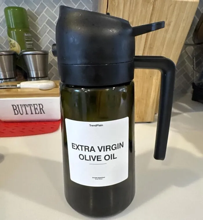Your Messy Olive Oil Bottle Can Stop Leaving Greasy Rings All Over Your Counter With An <a Style="Display:inline;" Href="Https://Www.amazon.com/Trendplain-Dispenser-Kitchen-Stickers-Blockage/Dp/B0d54pm77n?ie=utf8&th=1&linkcode=ll1&tag=bpemu-20&linkid=abc57b3a4ed6db27139ac06baf909670&language=en_us&ref_=as_li_ss_tl" Target="_blank">  <span Style="Font: Inherit; Color: #d74b1f;"> Olive Oil Dispenser And Sprayer</Span>