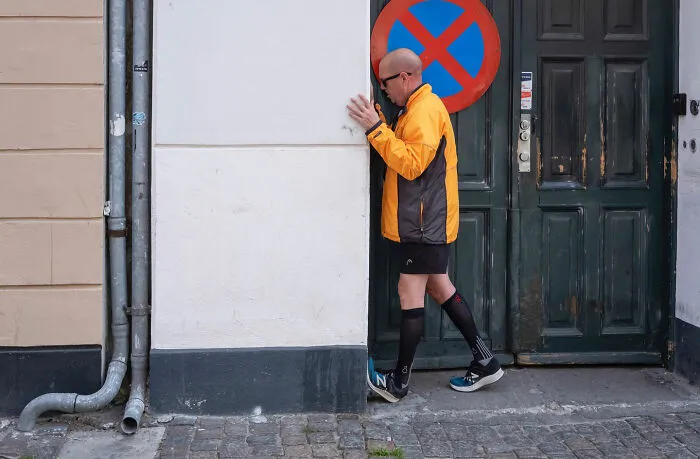 50 Funny Accidental Images That Were Taken At The Right Time And Place By This Street Photographer (New Pics)