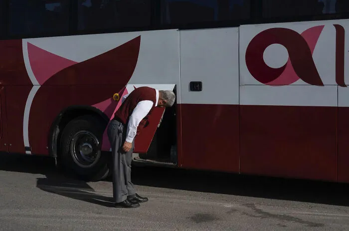 50 Funny Accidental Images That Were Taken At The Right Time And Place By This Street Photographer (New Pics)