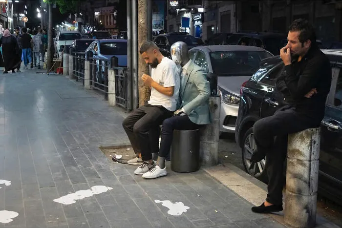 50 Funny Accidental Images That Were Taken At The Right Time And Place By This Street Photographer (New Pics)