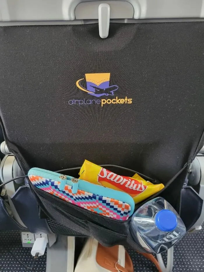 Keeping All Your In-Flight Essentials Within Arm's Reach Without Playing Tetris With The Seatback Pocket Is Genius Thanks To <a Style="Display:inline;" Href="Https://Www.amazon.com/Airplane-Tray-Cover-Travel-Essentials/Dp/B07wcxp7ch?ie=utf8&linkcode=ll1&tag=bpemu-20&linkid=ca694555471973e2de4eca1f4aa0a048&language=en_us&ref_=as_li_ss_tl" Target="_blank">  <span Style="Font: Inherit; Color: #d74b1f;"> Airplane Pockets</Span>
