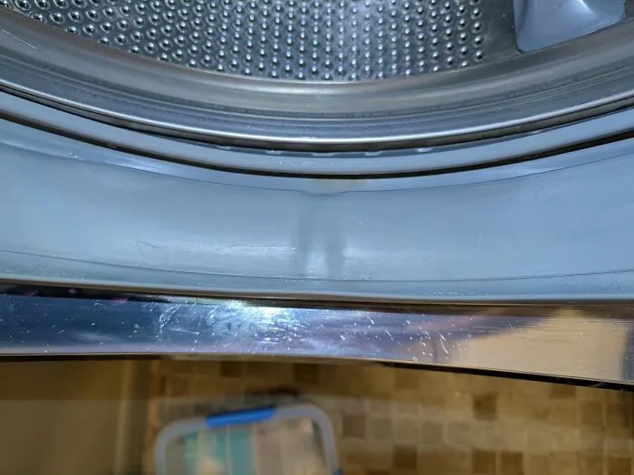 Your Bathroom's Grossest Secret Can Be Obliterated With Some <a Style="Display:inline;" Href="Https://Www.amazon.com/Sugelary-Remover-Household-Cleaner-Refrigerator/Dp/B08jq6hnwm?ie=utf8&th=1&linkcode=ll1&tag=bpemu-20&linkid=17de3e9e89e95b3802bf4ad1c6cdec7e&language=en_us&ref_=as_li_ss_tl" Target="_blank">  <span Style="Font: Inherit; Color: #d74b1f;"> Mold Stain Cleaning Gel</Span>