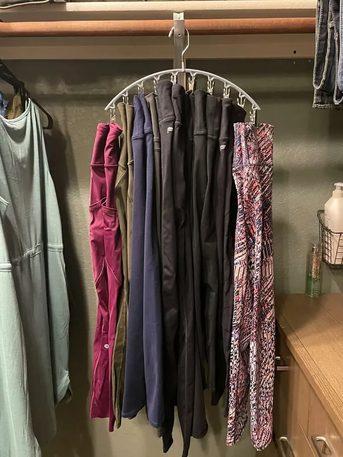 You Can Tell Your Workout Black Leggings From Your Fancy Black Leggings With A <a Style="Display:inline;" Href="Https://Www.amazon.com/Volnamal-Organizer-Leggings-Organizers-Storage-Grey/Dp/B0brq9xvpc?ie=utf8&th=1&linkcode=ll1&tag=bprabbit-20&linkid=e35b04c4ac8de98a1f25932e8f9232b5&language=en_us&ref_=as_li_ss_tl" Target="_blank"> <span Style="Font: Inherit; Color: #d74b1f;"> Legging Organizer</Span>