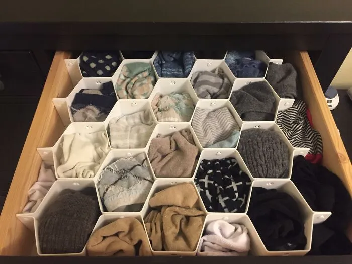 Your Socks And Underwear Can Stop Chaotically Mingling At A Weird Party And Get Their Own Little Apartments With A <a Style="Display:inline;" Href="Https://Www.amazon.com/Whitmor-6025-3928-Honeycomb-Drawer-Organizer/Dp/B00ca26hgw?ie=utf8&th=1&linkcode=ll1&tag=bptapir-20&linkid=1073c5aebecbe24b49ddfbd0294e5724&language=en_us&ref_=as_li_ss_tl" Target="_blank"> <span Style="Font: Inherit; Color: #d74b1f;"> Honeycomb Drawer Organizer </Span>