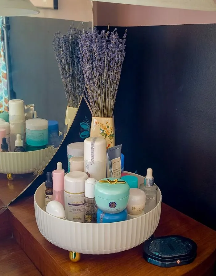 Stop Playing Dominoes With Your Expensive Serums Every Morning And Just Get A <a Style="Display:inline;" Href="Https://Www.amazon.com/Funest-Organizer-Rotating-Cosmetic-Capacity/Dp/B0b1cs1jpf?ie=utf8&linkcode=ll1&tag=bprabbit-20&linkid=3954214a45d1d0842d036640dbbe361f&language=en_us&ref_=as_li_ss_tl" Target="_blank"> <span Style="Font: Inherit; Color: #d74b1f;"> Cosmetic Lazy Susan</Span>