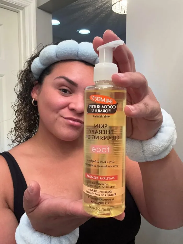Your Full Face Of Makeup Can Have A Glorious Meltdown At The End Of The Day With A Little <a Style="Display:inline;" Href="Https://Www.amazon.com/Palmers-Therapy-Cleansing-Rosehip-Fragrance/Dp/B00w2ctht4?ie=utf8&th=1&linkcode=ll1&tag=bprat-20&linkid=8ff6cab3eec6998522dc304713ecde8c&language=en_us&ref_=as_li_ss_tl" Target="_blank">  <span Style="Font: Inherit; Color: #d74b1f;"> Cocoa Butter Skin Therapy Cleansing Facial Oil </Span>