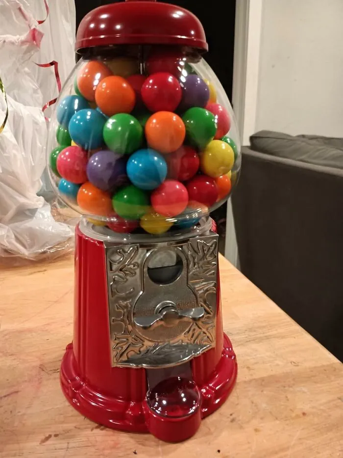 The Original Loot Box That Only Cost A Quarter Has Returned To Your Home In The Form Of A <a Style="Display:inline;" Href="Https://Www.amazon.com/Northern-Popcorn-Company-Gumball-Machine/Dp/B0055oy7xc?ie=utf8&th=1&linkcode=ll1&tag=bpfrog-20&linkid=8660d09c315b241b4751ae4263cae4b3&language=en_us&ref_=as_li_ss_tl" Target="_blank">  <span Style="Font: Inherit; Color: #d74b1f;"> Retro Gumball Machine </Span>