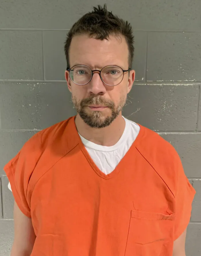 El alcalde de Maryland renuncia tras ser arrestado por más de 50 cargos de p*rnografía infantil.