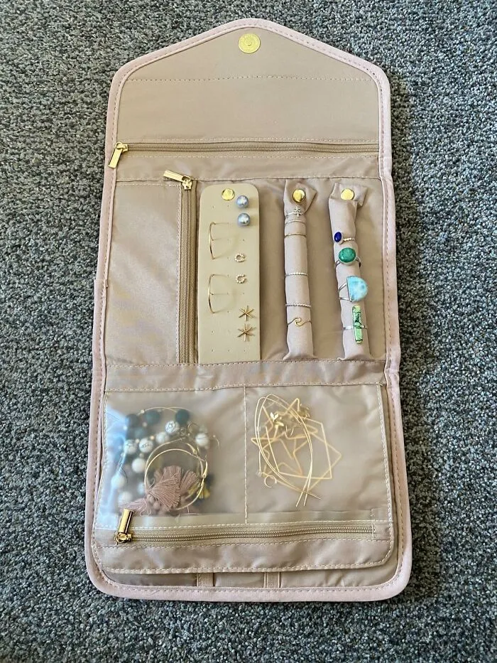 Your Necklaces Can Stop Playing Tangled Games Of Twister In Your Suitcase When You Use A <a Style="Display:inline;" Href="Https://Www.amazon.com/Bagsmart-Jewellery-Organiser-Journey-Rings-Necklaces/Dp/B07k2vbhnh?ie=utf8&th=1&linkcode=ll1&tag=bpemu-20&linkid=e5f420bef3fe8adb1935d7951e1f2f27&language=en_us&ref_=as_li_ss_tl" Target="_blank">  <span Style="Font: Inherit; Color: #d74b1f;"> Travel Jewelry Organizer</Span>