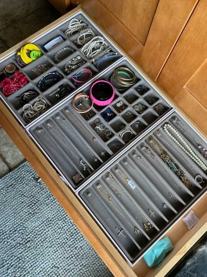 Your Necklaces Can Finally Stop Getting Into Dramatic Entanglements By Giving Them Their Own Little Apartments In Some <a Style="Display:inline;" Href="Https://Www.amazon.com/Jackcubedesign-Stackable-Necklace-Organizer-Mk212-2abcd/Dp/B01htj7vii?ie=utf8&th=1&linkcode=ll1&tag=bprabbit-20&linkid=255a0ea58cb98a466ea2d31011519fd9&language=en_us&ref_=as_li_ss_tl" Target="_blank"> <span Style="Font: Inherit; Color: #d74b1f;"> Stackable Jewelry Trays</Span>