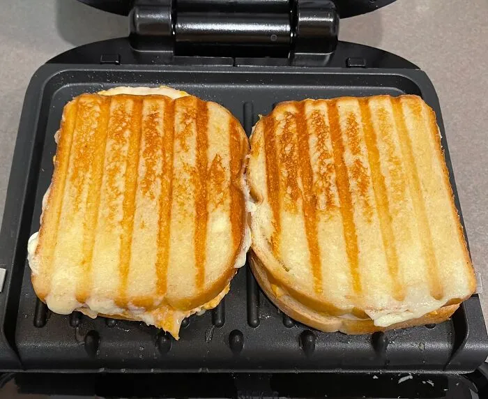 Your Michael Scott Level Of Desire To Wake Up To The Smell Of Bacon No Longer Has To End With A Bubble-Wrapped Foot Thanks To The <a Style="Display:inline;" Href="Https://Www.amazon.com/George-Foreman-4-Serving-Removable-Grp1060b/Dp/B00kdvjljw?ie=utf8&linkcode=ll1&tag=bpmammoth-20&linkid=aa80b4b5d8e9c350fef1521042e59fd2&language=en_us&ref_=as_li_ss_tl" Target="_blank">  <span Style="Font: Inherit; Color: #d74b1f;"> George Foreman Grill </Span>