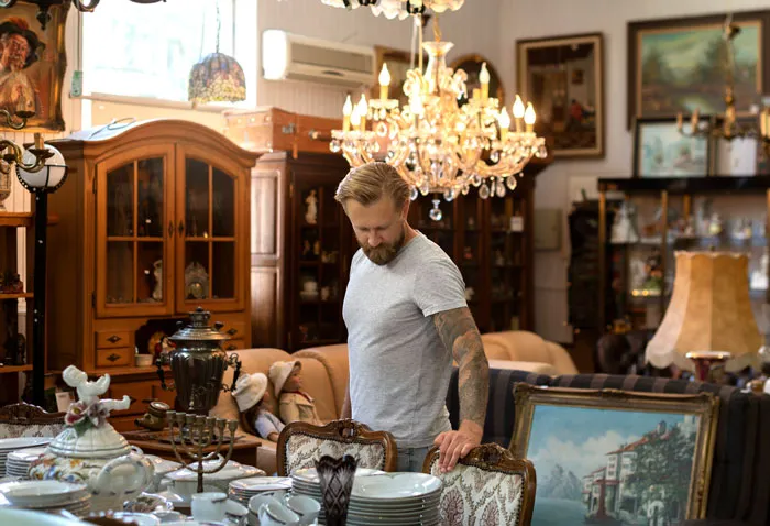 Behind The Gilded Gates: 30 Secrets Only Rich People’s Staff Know