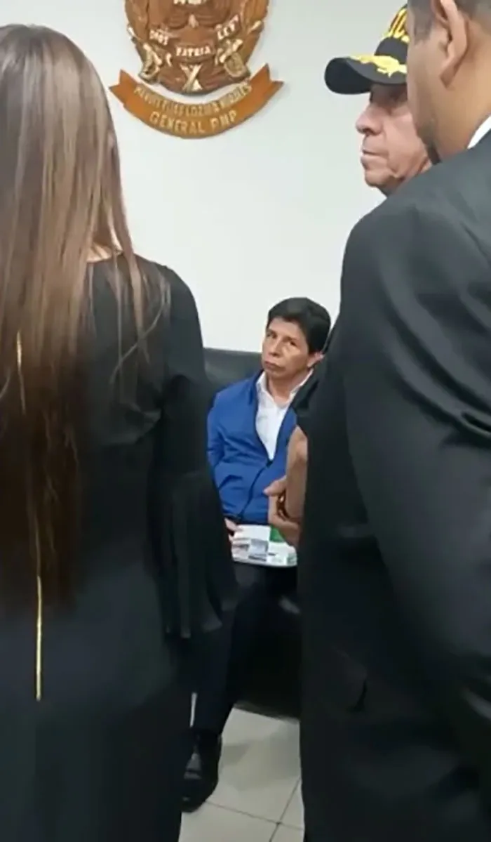 El Presidente de Perú fue destituido y arrestado tras intentar disolver el Congreso