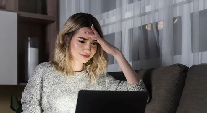 “What’s Something Totally ‘Normal’ People Do That Actually Creeps You Out?” (33 Answers)