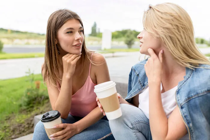 Person Wonders Online: "What Screams 'This Couple Isn't Going To Last Long'?" - Receives 30 Answers