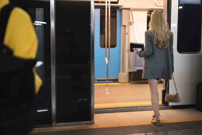 27 Of The Most 'What The Heck?' Things People Have Shamelessly Done In Public Spaces