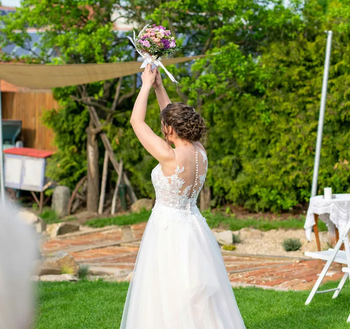 "What's Your Worst Experience As A Wedding Guest And What Made It A Bad Wedding?" (50 Answers)