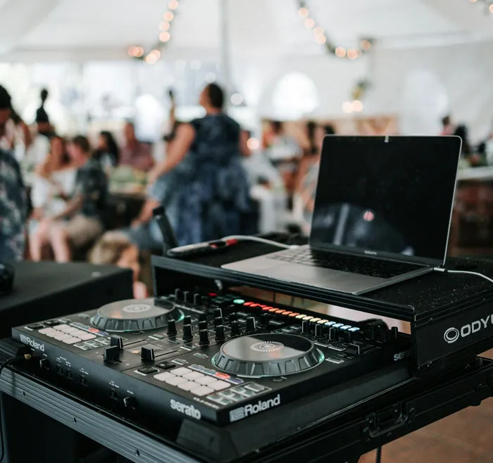 "What's Your Worst Experience As A Wedding Guest And What Made It A Bad Wedding?" (50 Answers)
