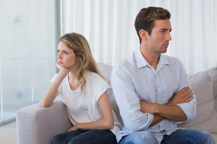 Person Wonders Online: "What Screams 'This Couple Isn't Going To Last Long'?" - Receives 30 Answers