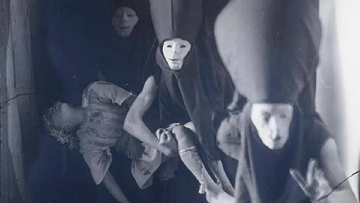 50 Terrifying Historical Photos That Are As Fascinating As They Are Scary