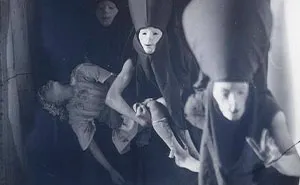 Terrifying Historical Photos That Are As Fascinating As They Are Scary