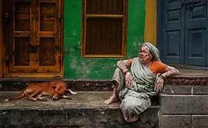 Photographer Spends 27 Years Documenting The Streets of India, And Here Are 100 Of His Best Shots