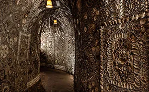 An English Backyard Is Hiding A Shell-Covered Maze Built From 4.6 Million Shells And No Answers