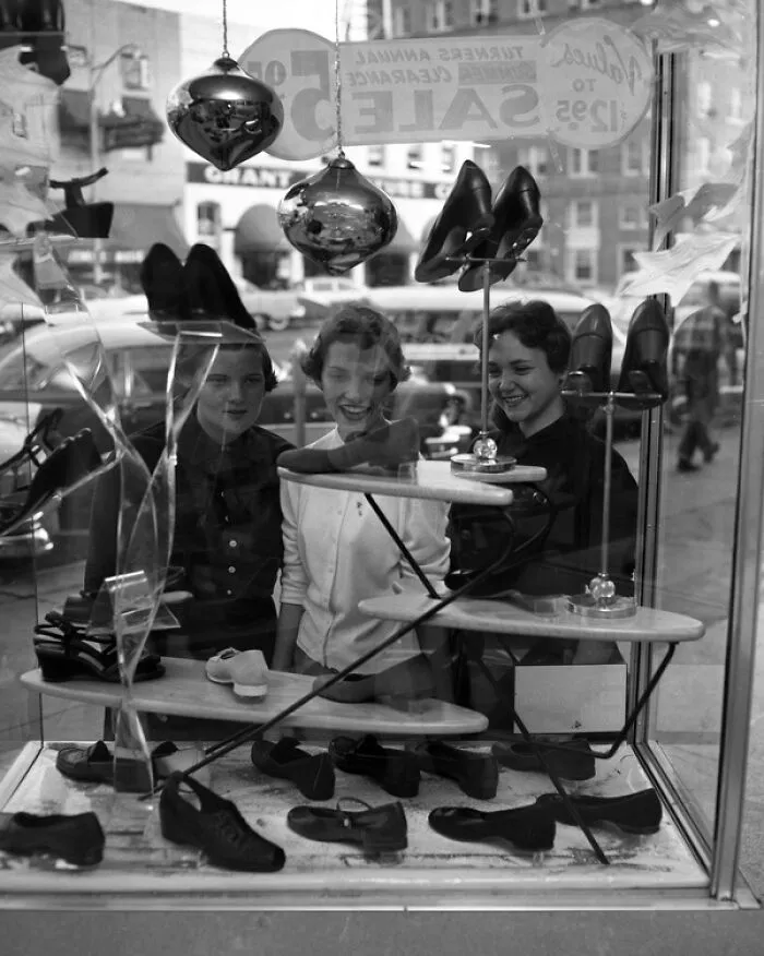 Young Women Window Shopping At Turner's Store, Tallahassee, Florida, USA, 1956