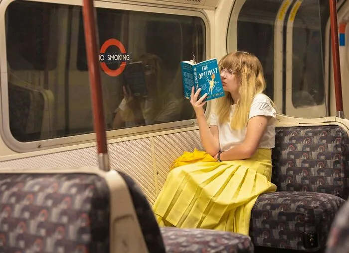 Honest Glimpses Of London Life By Photographer Nico Froehlich (25 Pics)