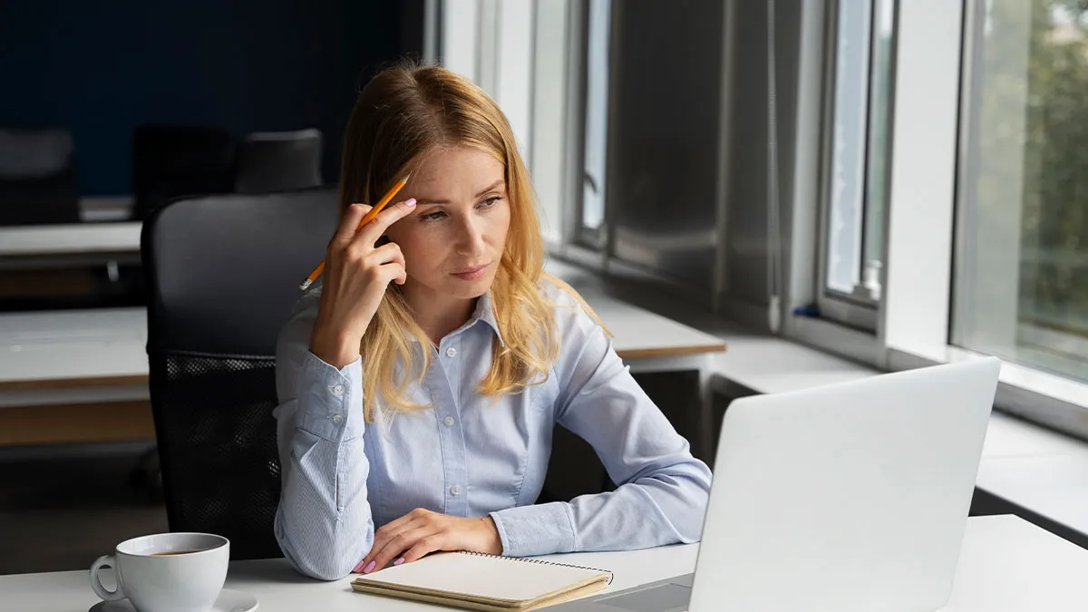 Lazy Lady Claims 50% Of Coworker’s Pay After Doing Almost Nothing, Gets Hit With Reality Instead