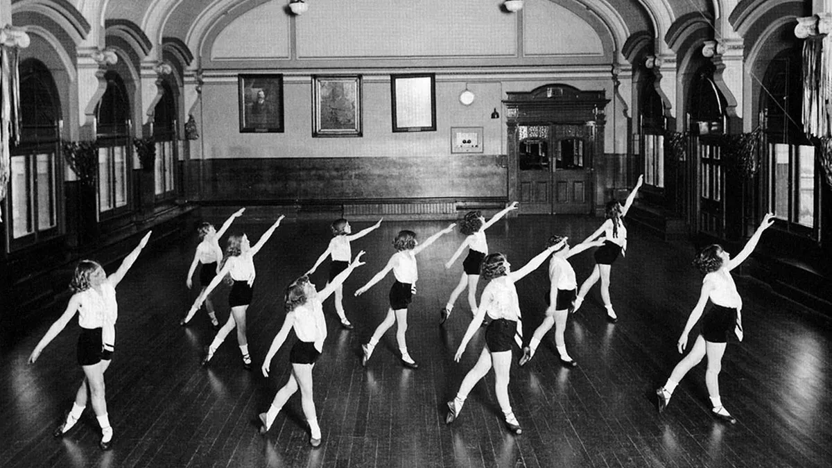30 Historical Photos From Around The World That Each Tell An Interesting Story