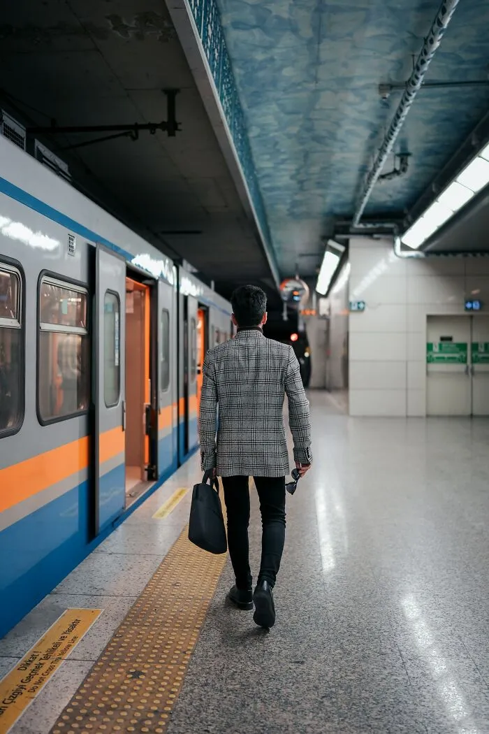 30 Things That Are Normal For Men, But Women Don’t Do