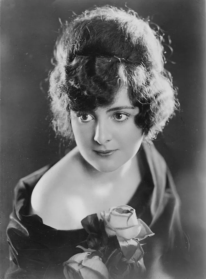 Billy Dove, Between Circa 1920 And Circa 1925