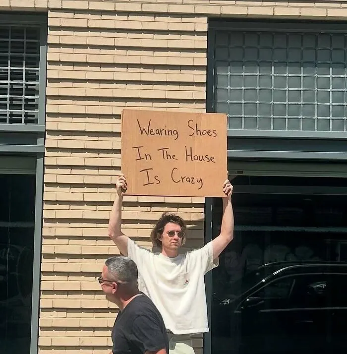 The “Dude With The Sign” Has Even More Things To Say And Here Are 50 Of The Newest Pics