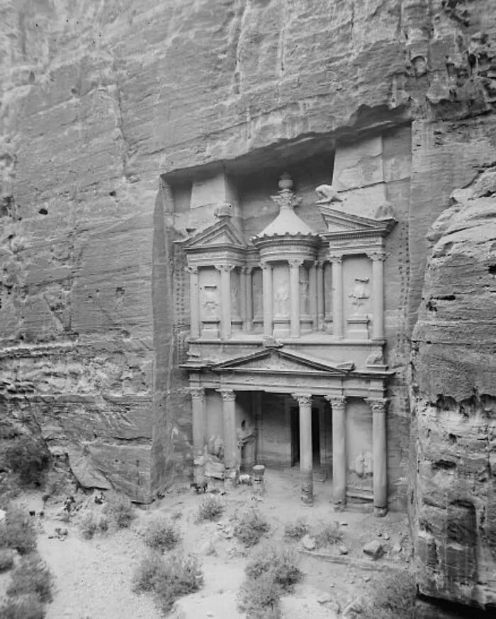 Al-Kazneh, Petra, Jordan. This Elaborate Tomb Is Thought To Have Been Carved Out Of A Sandstone Rock Face In The The 1st Century Ad