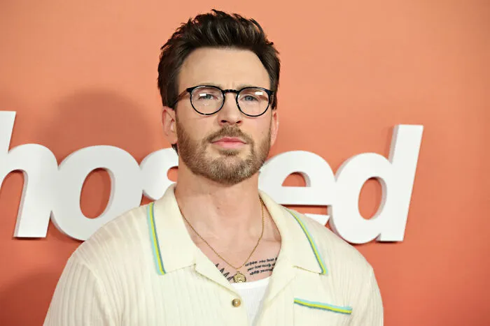 Chris Evans Kept His iPhone 6s For Seven Years
