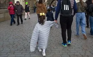 27 Serendipitous Moments Captured In Everyday Life By This Street Photographer (New Pics)