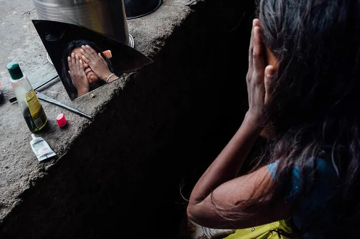 This Photographer Captured 50 Honest Street Moments That Show The Beauty Of Everyday Life